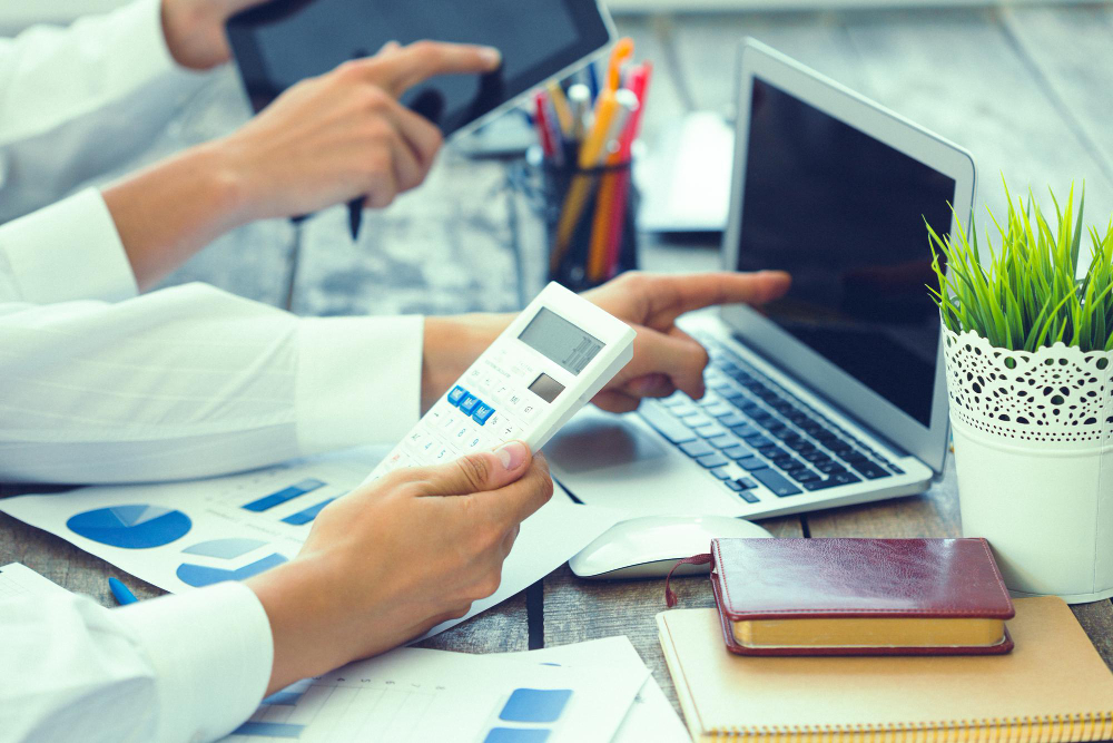 Payroll Management for Retail: Hourly Staff, Commissions & Compliance Made Simple